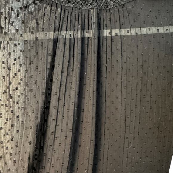 Adrianna Papell Women's Swiss Dot Pleated Sleeveless Blouse - Picture 7 of 14